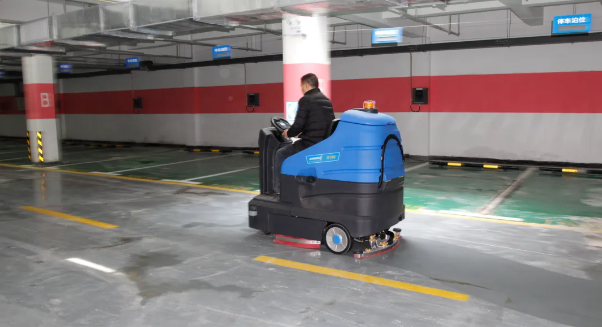 容恩洗地機助力車庫地面清潔