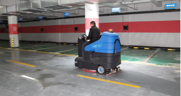 容恩洗地機助力車庫地面清潔