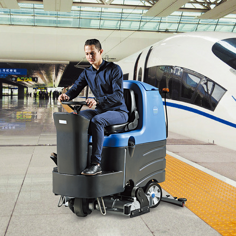 讓奔跑更安心——容恩洗掃一體機(jī)專業(yè)護(hù)理塑膠運(yùn)動(dòng)場(chǎng)地