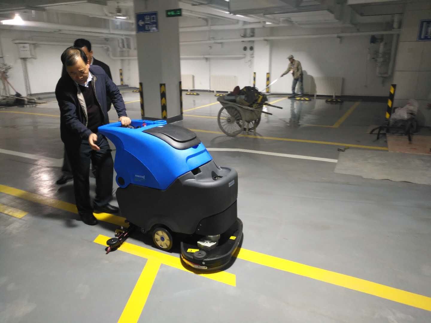 國內(nèi)全自動洗地機廠家，哪家服務好?