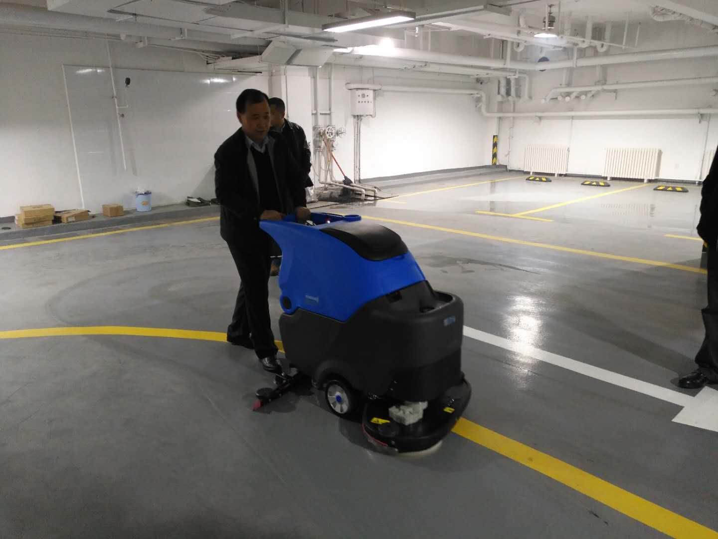 電子生產(chǎn)行業(yè)專用的全自動洗地機使用效果怎么樣？