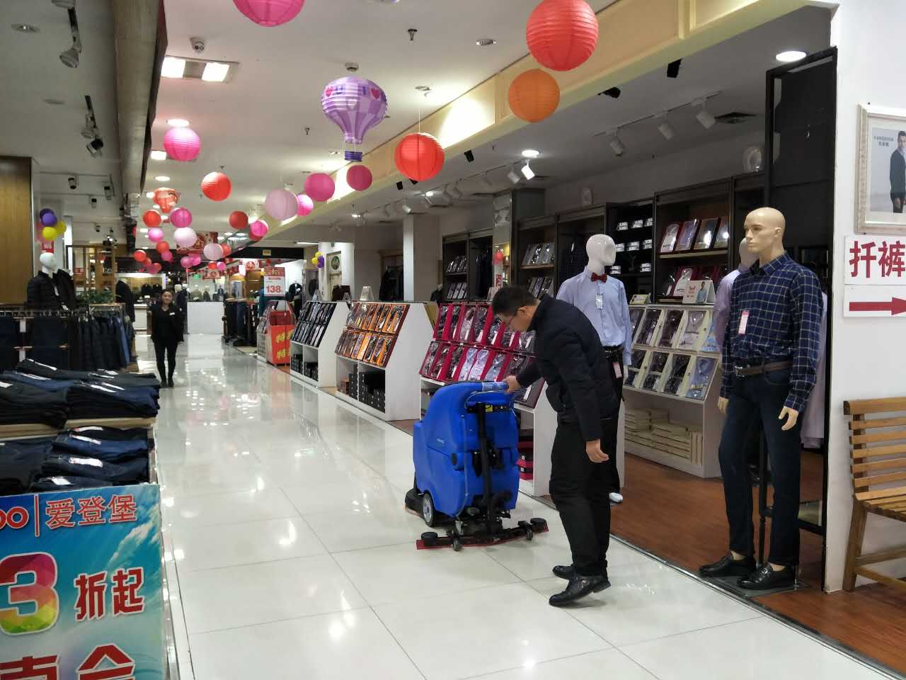 你知道超市商場全自動洗地機如何保養(yǎng)嗎？