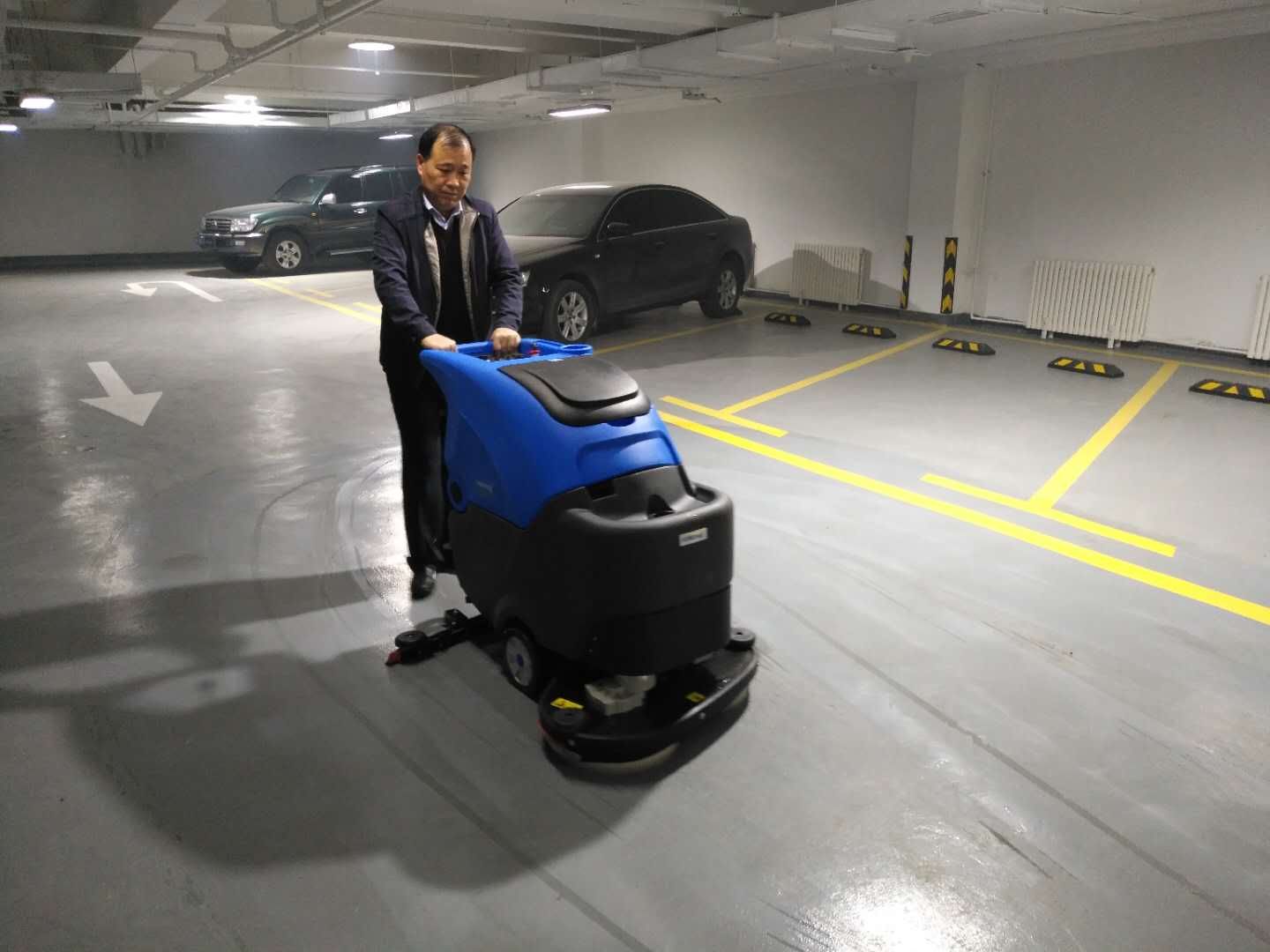 車(chē)間使用全自動(dòng)洗地機(jī)清潔效果怎么樣？