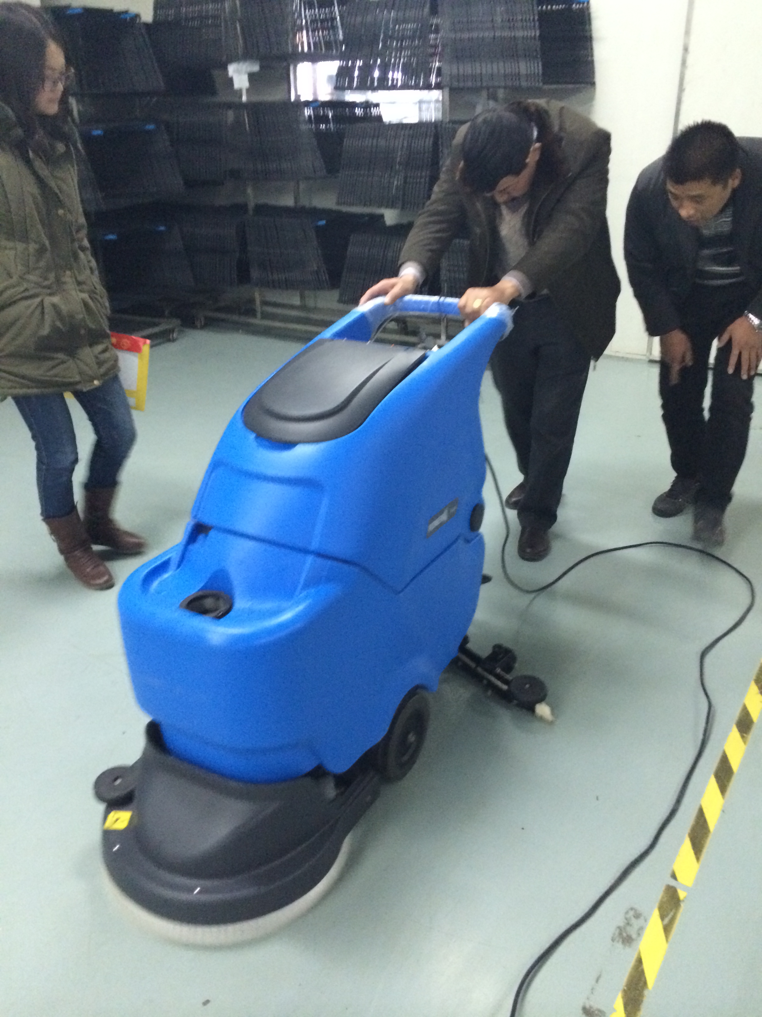 全自動洗地機吸水力不強怎么處理？