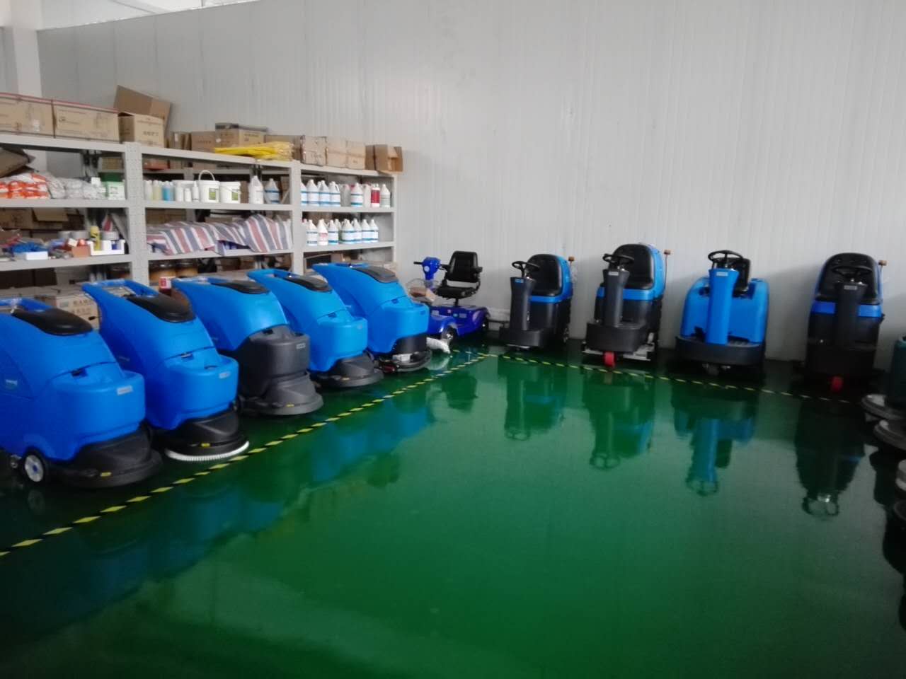 購(gòu)買駕駛式洗地機(jī)依據(jù)哪些方面選擇？