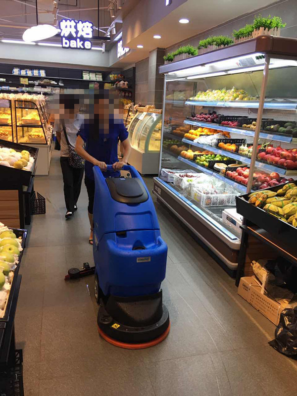 超市地面清洗為什么要用洗地機(jī)？