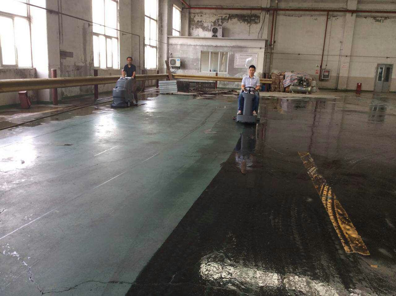 駕駛式掃地車究竟實不實用?